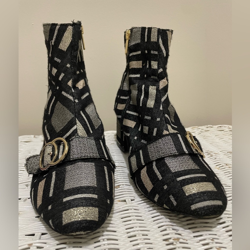 Bleecker & Bond Black Silver Lacey Plaid Buckle Zip Heeled Booties Size 10M - Picture 3 of 9